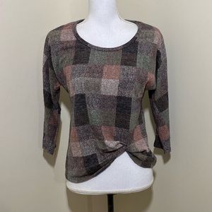 NWOT Lavish paid long sleeves and side tie woman’s blouse size small